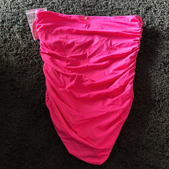 NWT size XL - Picture 5 of 5